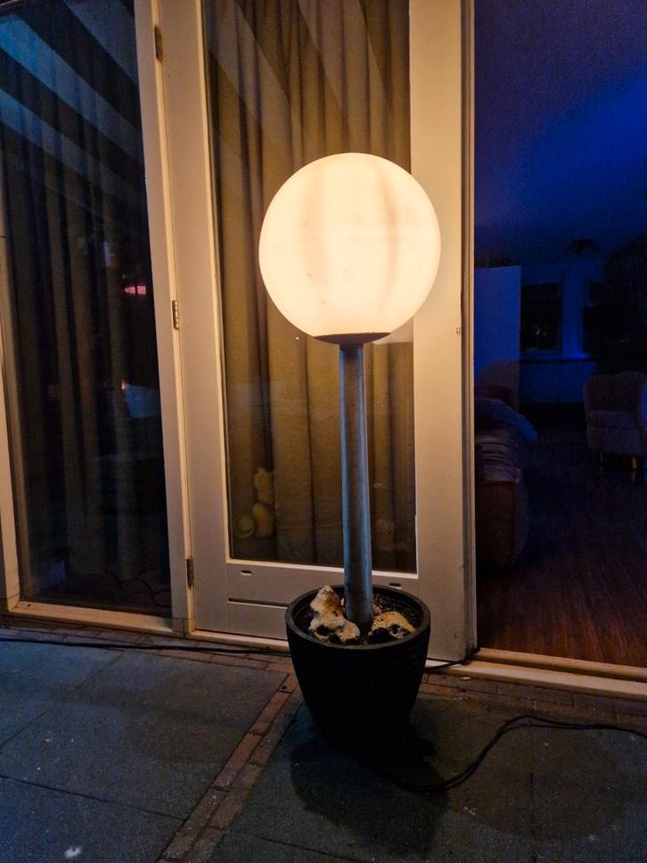 Sfeervolle Globe Buitenlamp, Huis en Inrichting, Lampen | Vloerlampen, Zo goed als nieuw, Minder dan 100 cm, Kunststof, Metaal