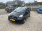 Toyota Aygo toyota aygo 1.0 zwart 5 deurs airco, Auto's, Voorwielaandrijving, Euro 5, Stof, Gebruikt