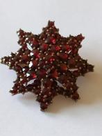 Rozet broche - zilver verguld - met granaten, Ophalen of Verzenden, Zilver, Broche, Verguld