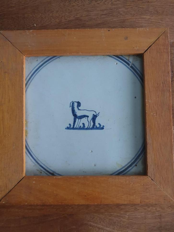 Oud Tegeltje Hond 13x13cm, Antiek en Kunst, Antiek | Wandborden en Tegels, Ophalen of Verzenden