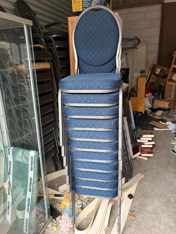 Stapelbare stoelen - diverse kleuren, Huis en Inrichting, Stoelen, Gebruikt, Vijf, Zes of meer stoelen, Metaal, Blauw, Ophalen of Verzenden