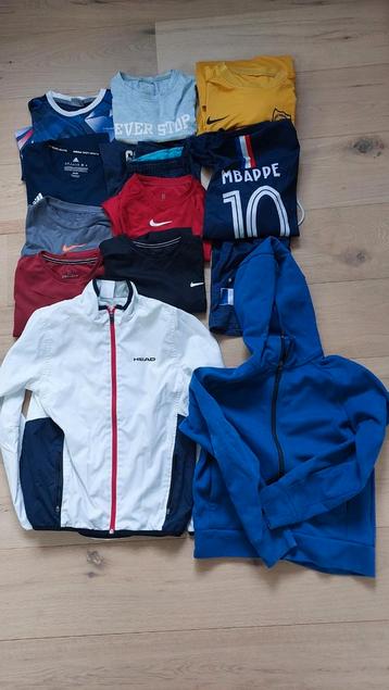 tennis- en voetbalkleding maat 140-152 beschikbaar voor biedingen