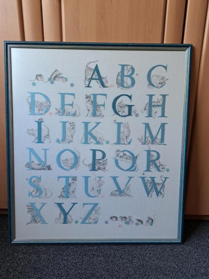 Geborduurd Katten alfabet., Hobby en Vrije tijd, Borduren en Borduurmachines, Zo goed als nieuw, Overige typen, Handborduren, Ophalen