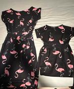 Moeder & Dochter Jurken Set - Flamingo print, 36 en 110, Ophalen of Verzenden, Zo goed als nieuw, Zwart, Onder de knie