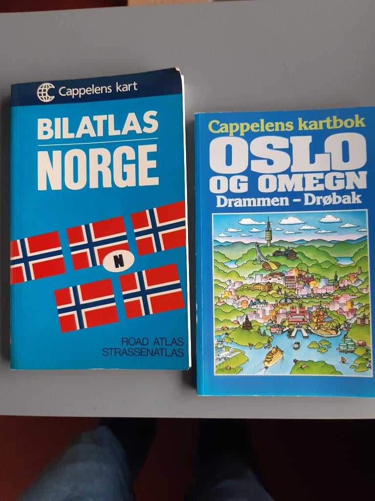 Noorwegen, Autoatlas hele land en Oslo-Kartbok, samen € 7,=, Overige atlassen, 1800 tot 2000, Cappelen, Gelezen