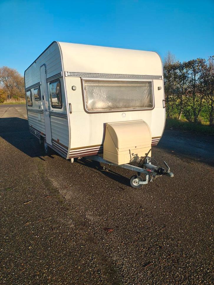 Leuke retro Hobby caravan met voortent uitbouw en luifel, Caravans en Kamperen, Caravans, Bedrijf, tot en met 4, 500 - 750 kg