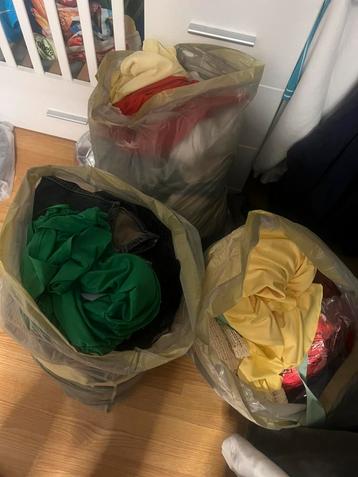 Kleding beschikbaar voor biedingen