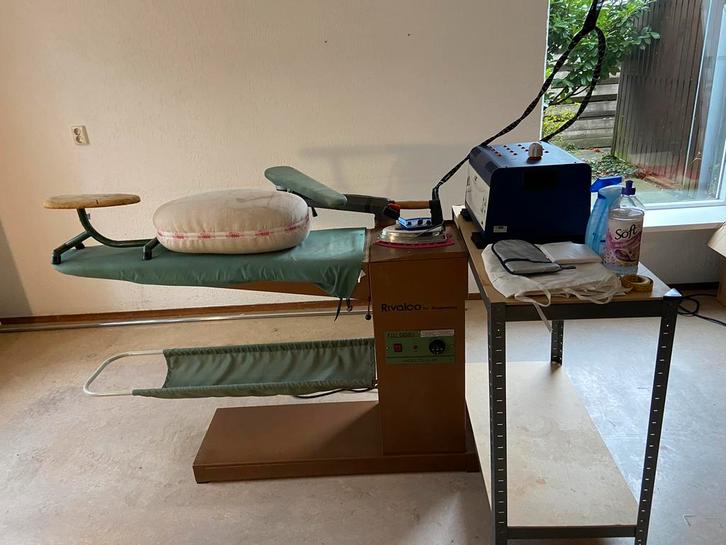 Complete professionele strijk / pers machineset, Witgoed en Apparatuur, Strijkijzers en Strijkplanken, Zo goed als nieuw, Strijkijzer met snoer