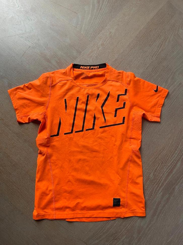 dun korte mouwen sport t-shirt Nike Pro Hypercool, Kinderen en Baby's, Kinderkleding | Maat 146, Zo goed als nieuw, Meisje, Jurk of Rok