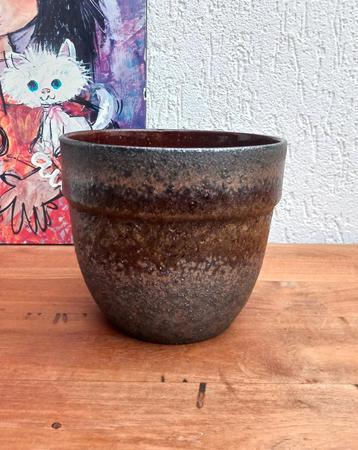 Vintage bloempot. Keramiek. Bruintinten. Retro beschikbaar voor biedingen