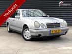 Mercedes E-klasse 200 Classic / VERKOCHT !, Gebruikt, 4 cilinders, Bedrijf, Handgeschakeld