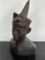 Oud Aziatisch houtsnijwerk beeldje Indo jongen 13 cm, Antiek en Kunst, Ophalen of Verzenden