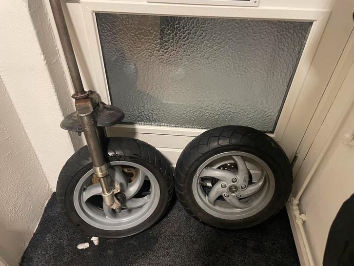 Runner voorvork met velg en achtervelg met naaf, Fietsen en Brommers, Brommeronderdelen | Scooters, Zo goed als nieuw, Piaggio