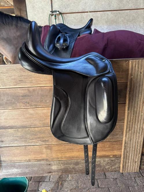 Kingsley D5 dressuurzadel, Dieren en Toebehoren, Paarden en Pony's | Zadels, Zo goed als nieuw, Dressuur, Ophalen of Verzenden