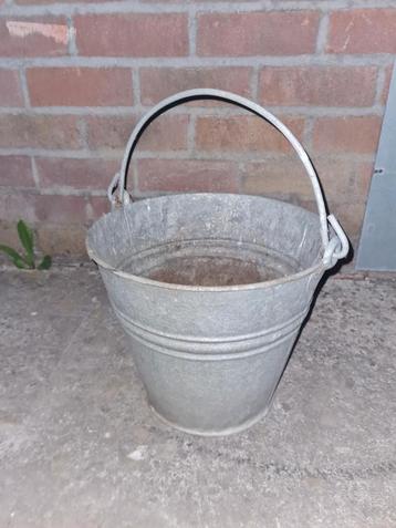 Staal verzinkte emmer h=26 cm, ca. 12 liter beschikbaar voor biedingen