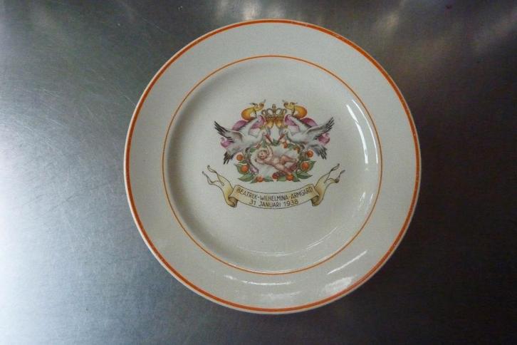 Geboortebord Beatrix Wilhelmina 1938, Verzamelen, Koninklijk Huis en Royalty, Zo goed als nieuw, Servies, Nederland, Ophalen of Verzenden