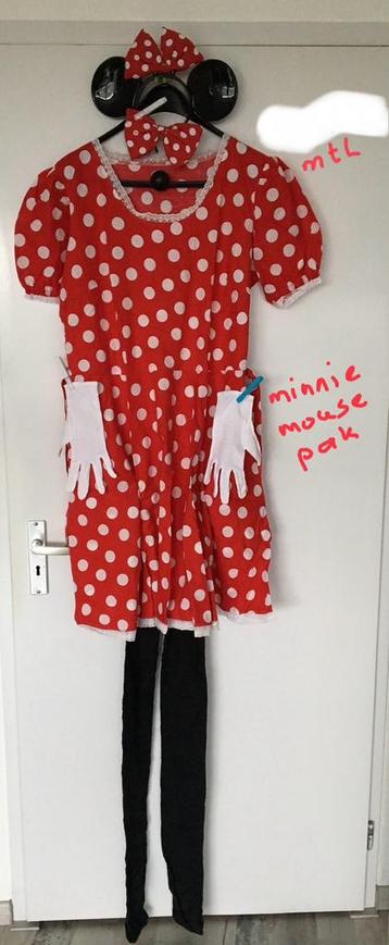 Doos met Carnavals kleding / verkleedspullen beschikbaar voor biedingen