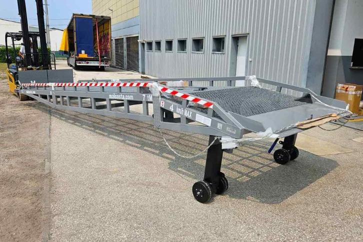 Mobiele laadbrug om containers Laadramp mobiele laadkaai, Auto diversen, Overige Auto diversen, Ophalen