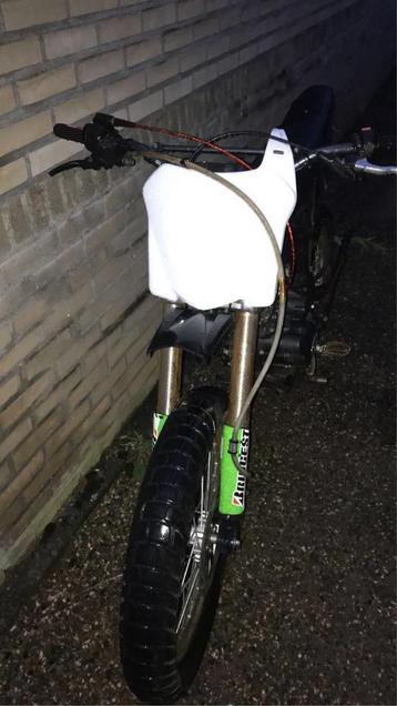 Crossmotor beschikbaar voor biedingen