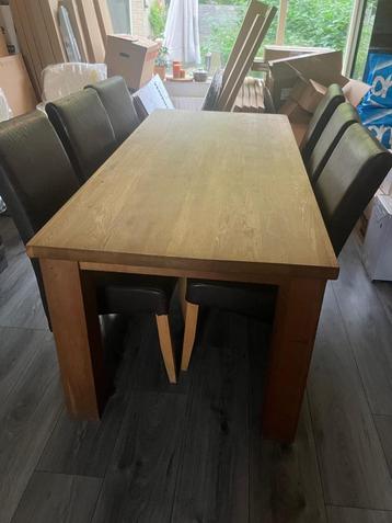 Eettafel en stoelen  beschikbaar voor biedingen