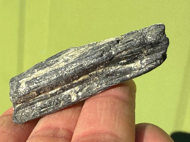 Zwarte toermalijn schörl ruw mineralen, Verzamelen, Mineralen en Fossielen, Mineraal, Ophalen of Verzenden