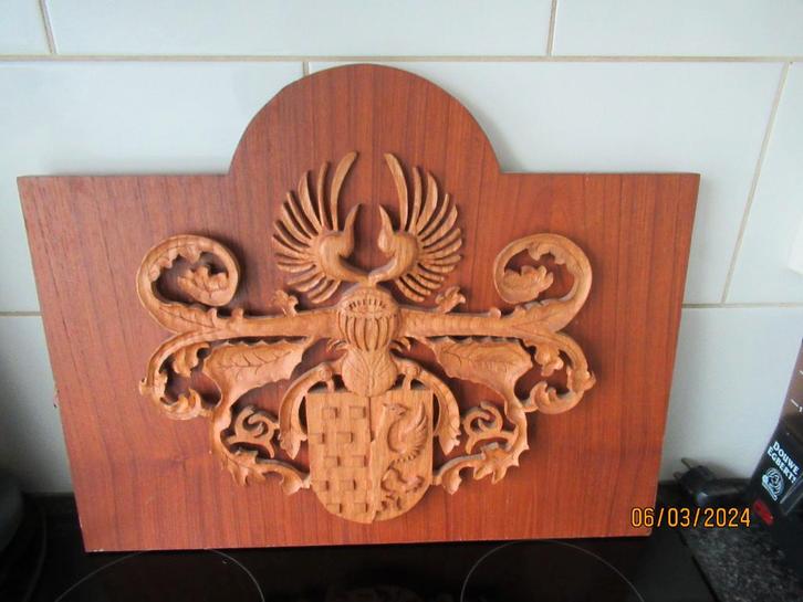 HOUTEN LIJST MET ZELDZAAM FAMILIE- WAPEN- HERALDIEK, Antiek en Kunst, Kunst | Beelden en Houtsnijwerken, Ophalen of Verzenden