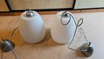 Twee mooie, wit glazen, verstelbare hanglampen, design., Huis en Inrichting, Lampen | Hanglampen, Ophalen of Verzenden, Modern