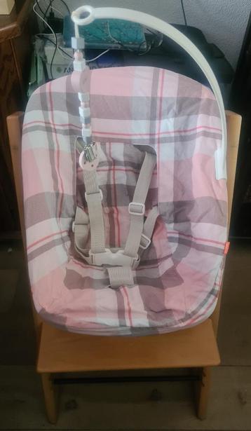 Stokke newbornset met speelboog beschikbaar voor biedingen