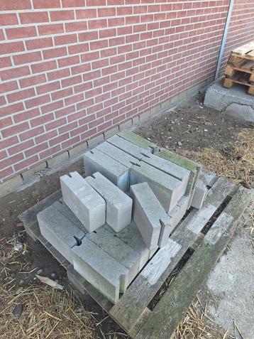 Betonstenen / Stapelstenen - Gebruikt beschikbaar voor biedingen