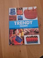 Trendy tassen haken en breien, Ophalen of Verzenden, Zo goed als nieuw, Breien en Haken