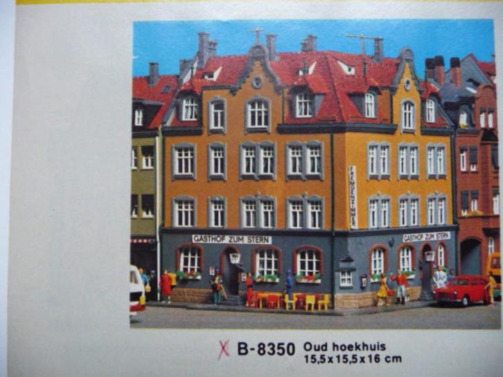 Kibri B-8350 Oud Hoekhuis, Hobby en Vrije tijd, Modeltreinen | H0, Zo goed als nieuw, Brug, Tunnel of Gebouw, Gelijkstroom, Overige merken