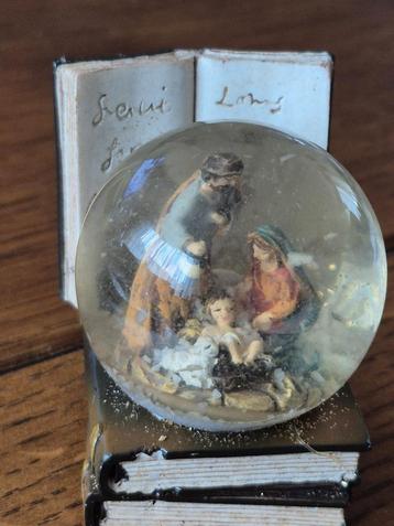 Mini Kerststal Sneeuwbol beschikbaar voor biedingen