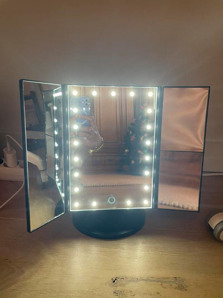 Drieluik LED make-up spiegel 2+3 maal vergroting, Huis en Inrichting, Woonaccessoires | Spiegels, Zo goed als nieuw, Minder dan 50 cm