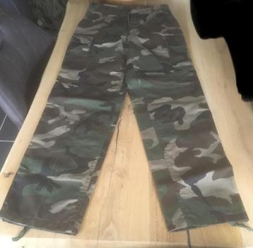 Camouflage broek met bodywarmer  beschikbaar voor biedingen