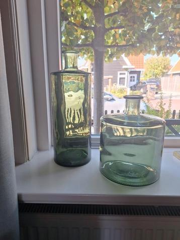 2 prachtige glazen potten / flessen in zeer goede conditie beschikbaar voor biedingen