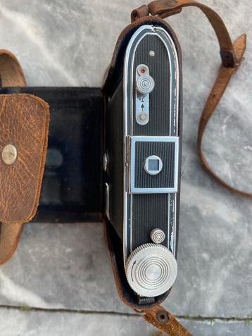 Vintage Camera met Lederen Tas beschikbaar voor biedingen