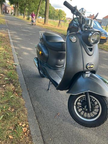 Scooter La Souris beschikbaar voor biedingen