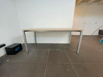 Buro tafel in hoogte verstelbaar , degelijk stalen onderstel