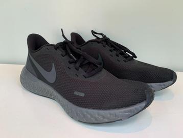 NIEUW Nike schoen Revolution 5 zwart - maat EUR 42 / US 8.5 beschikbaar voor biedingen