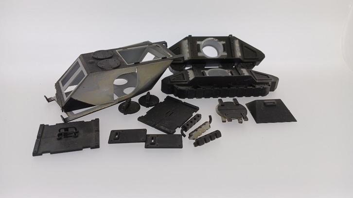 Warhammer 40k Space Marines: oude Rhino, Hobby en Vrije tijd, Wargaming, Zo goed als nieuw, Warhammer 40000, Figuurtje(s), Met verf