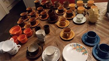Partij vintage servies kop en schotel beschikbaar voor biedingen