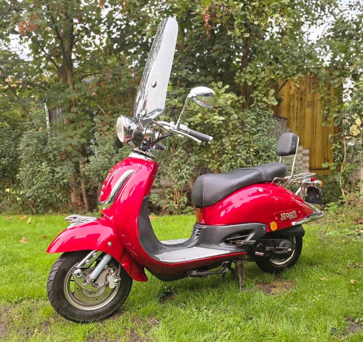 Agm scooter., Fietsen en Brommers, Snorfietsen en Snorscooters, Overige merken, Benzine, Ophalen