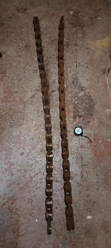 Zware industriële rollenkettingen (69 inch) beschikbaar voor biedingen