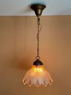 Holophane hanglamp van glas met messing armatuur., Huis en Inrichting, Lampen | Hanglampen, Ophalen of Verzenden, Glas, Minder dan 50 cm