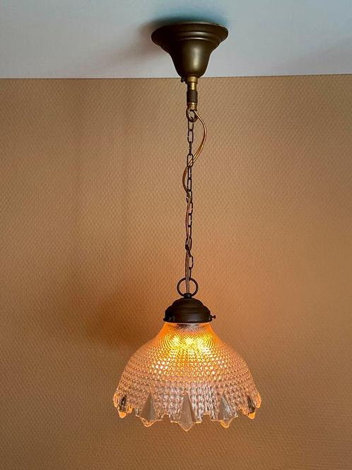 Holophane hanglamp van glas met messing armatuur., Huis en Inrichting, Lampen | Hanglampen, Minder dan 50 cm, Glas, Ophalen of Verzenden