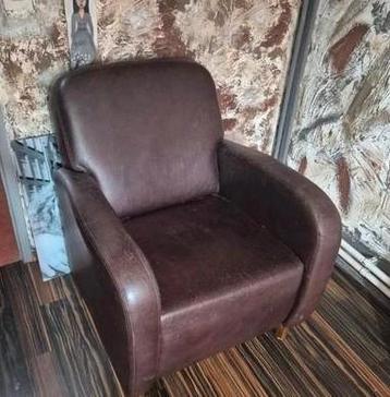 Lederen fauteuil  beschikbaar voor biedingen