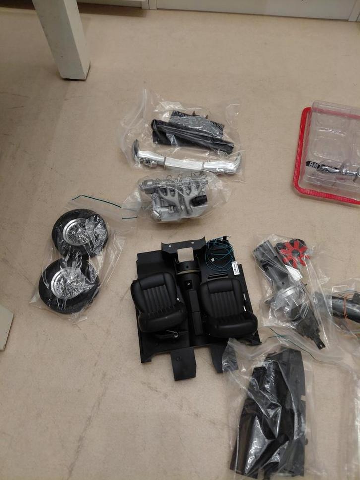 Eaglemoss Aston Martin DB5. Verschillende onderdelen, Hobby en Vrije tijd, Modelbouw | Auto's en Voertuigen, Gebruikt, Auto, Groter dan 1:32