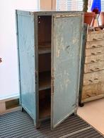 Industriële Geklonken stalen fabriekskast (vitrine) kastje, Ophalen, Gebruikt