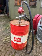 Een olietank van het merk AVIA, Antiek en Kunst, Antiek | Gereedschap en Instrumenten, Ophalen of Verzenden