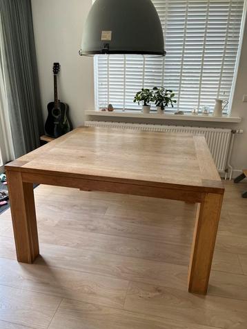 Vierkante eikenhouten eettafel 140 x 140 cm beschikbaar voor biedingen